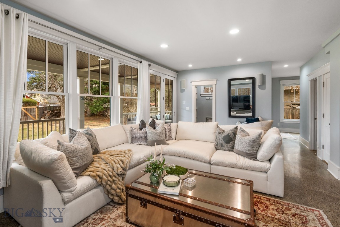 810 S Willson Avenue