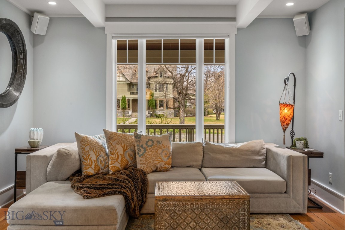 810 S Willson Avenue