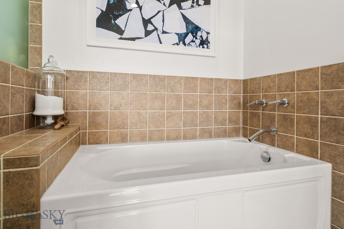 150 Village Crossing Way 1J