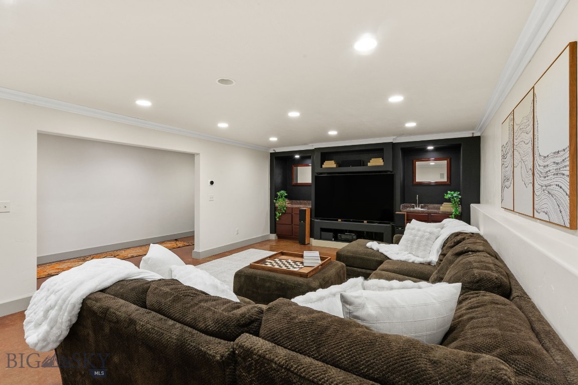 203 Alton Way