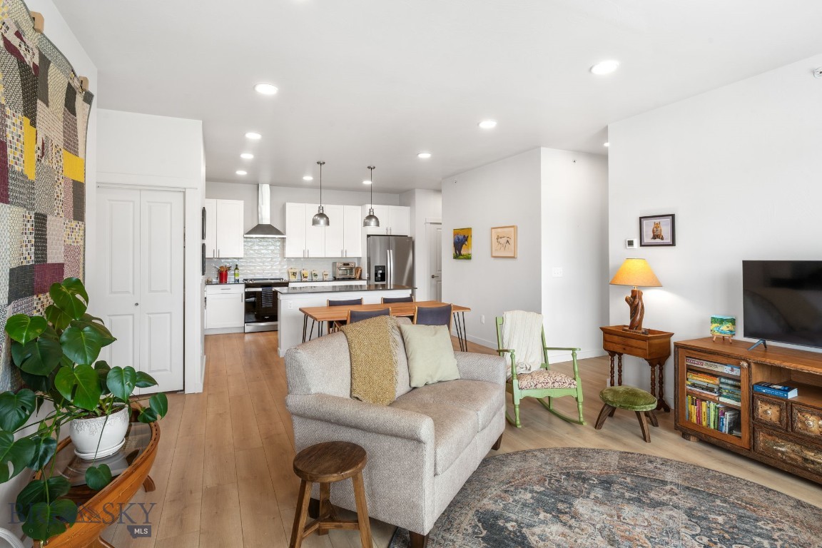 2221F Willow Drive 102