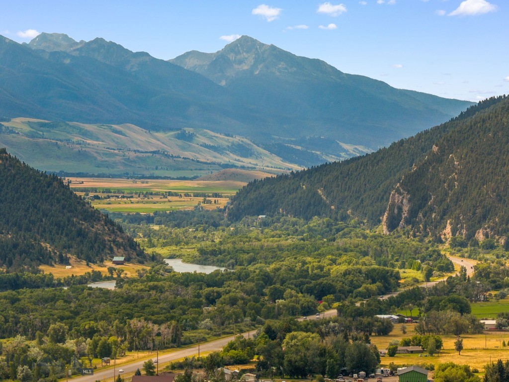 2221F Willow Drive 102