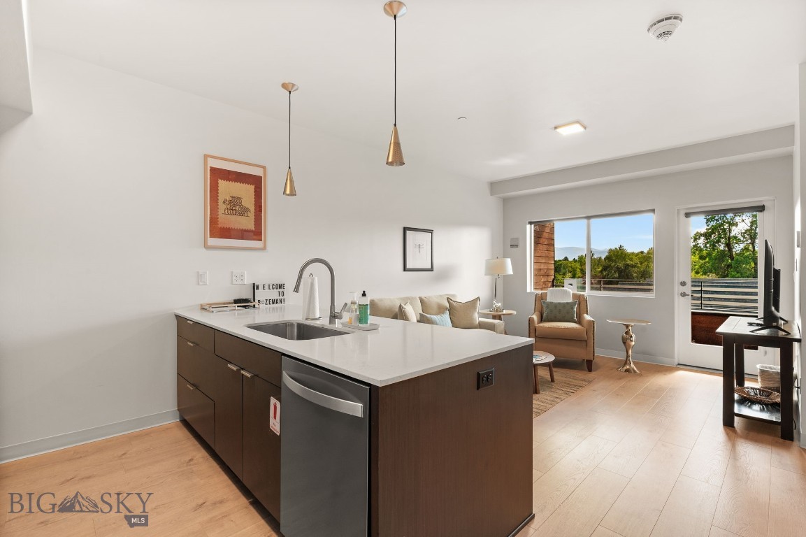 718 W Babcock Street 403