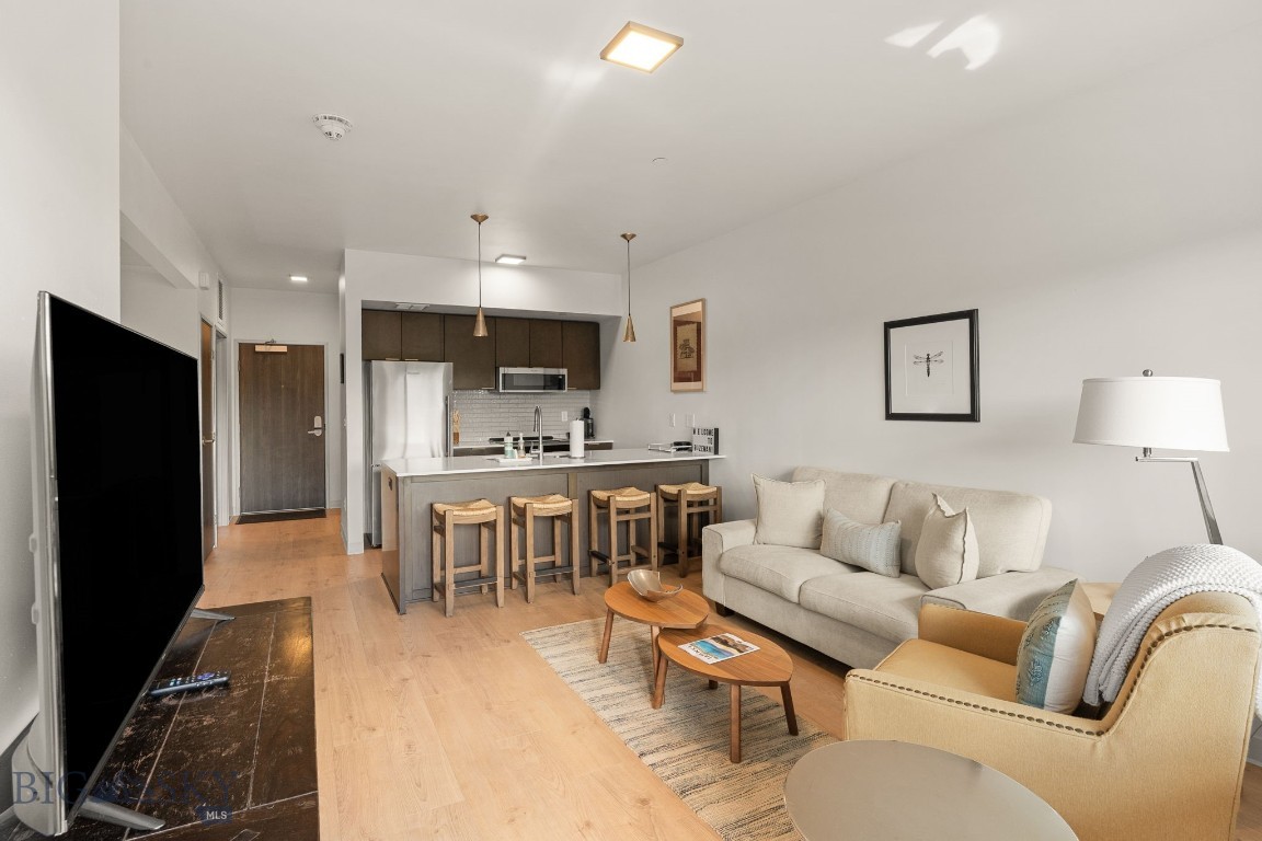 718 W Babcock Street 403