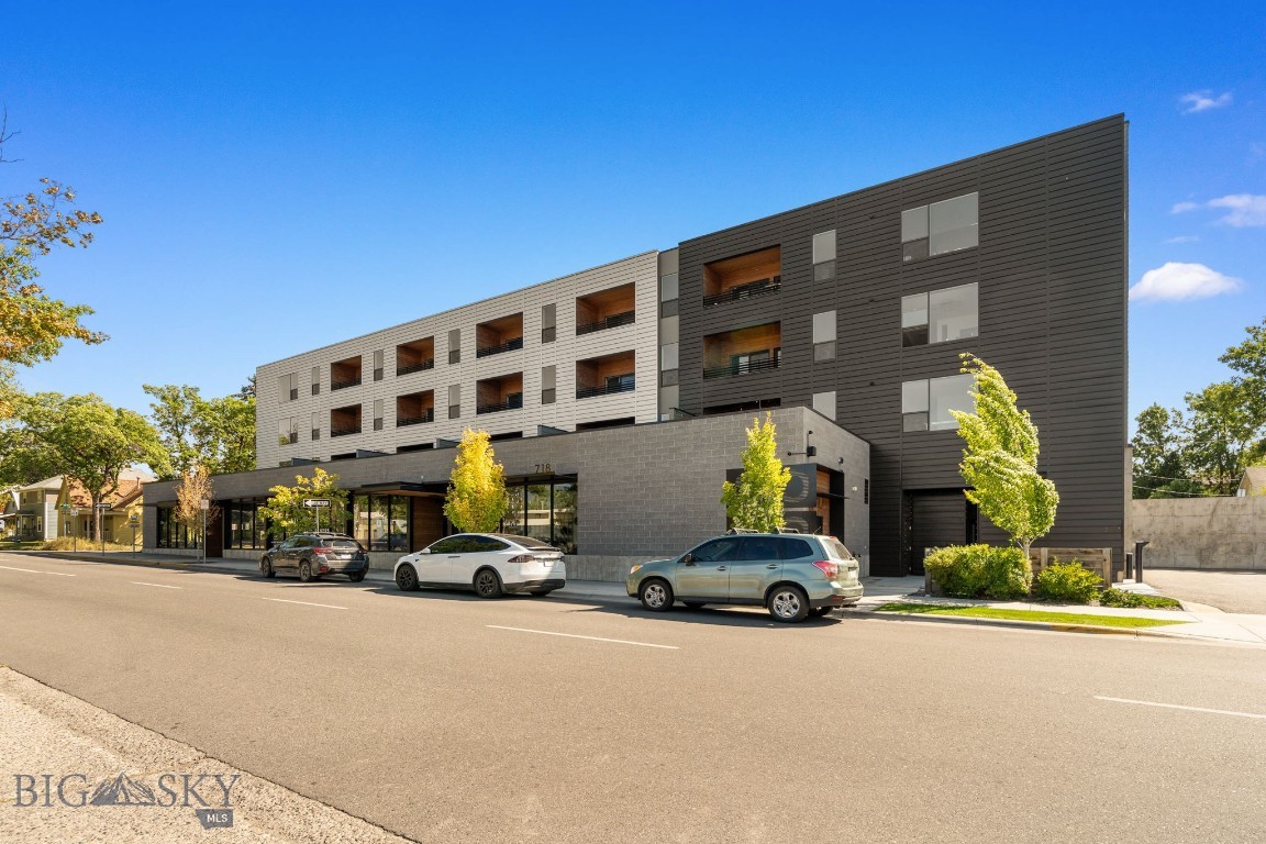718 W Babcock Street 403