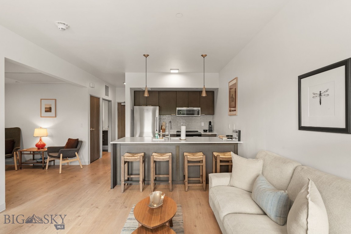 718 W Babcock Street 403