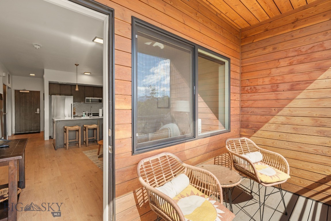 718 W Babcock Street 403