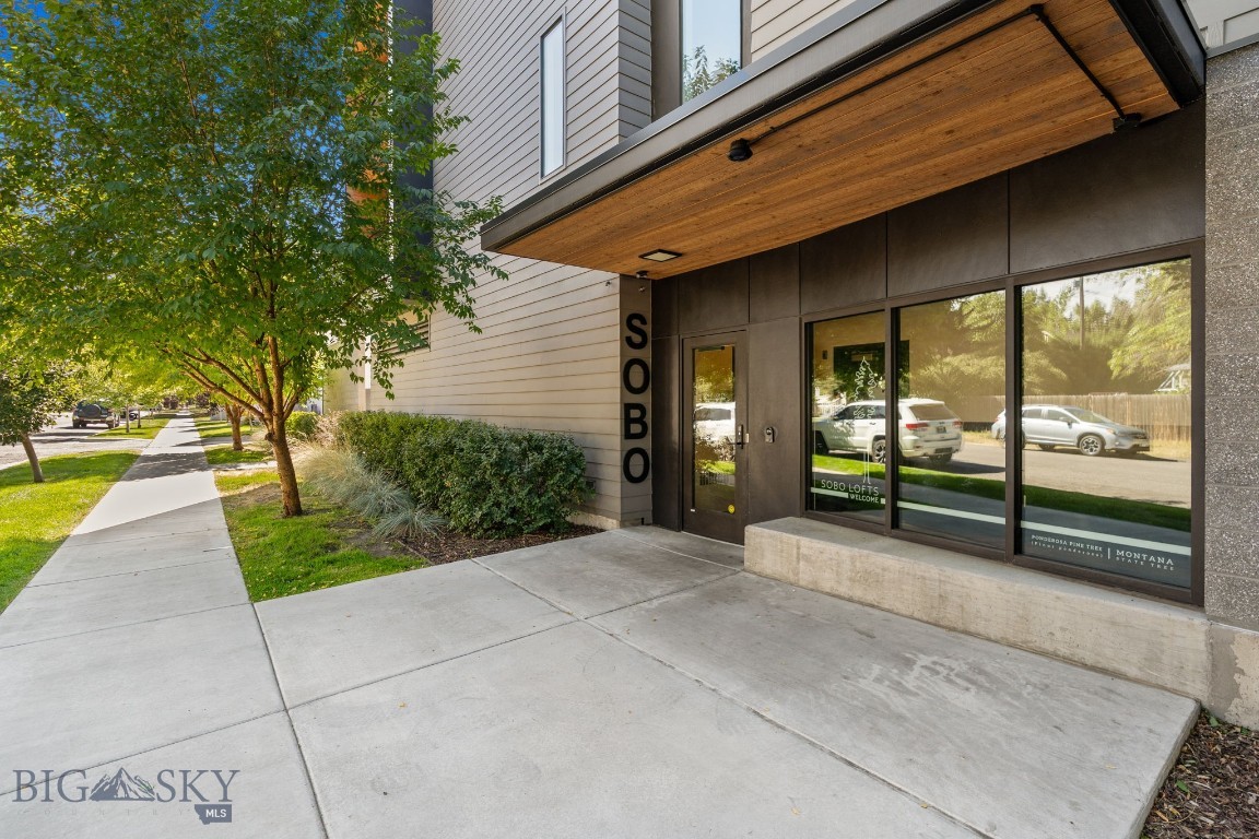 718 W Babcock Street 403