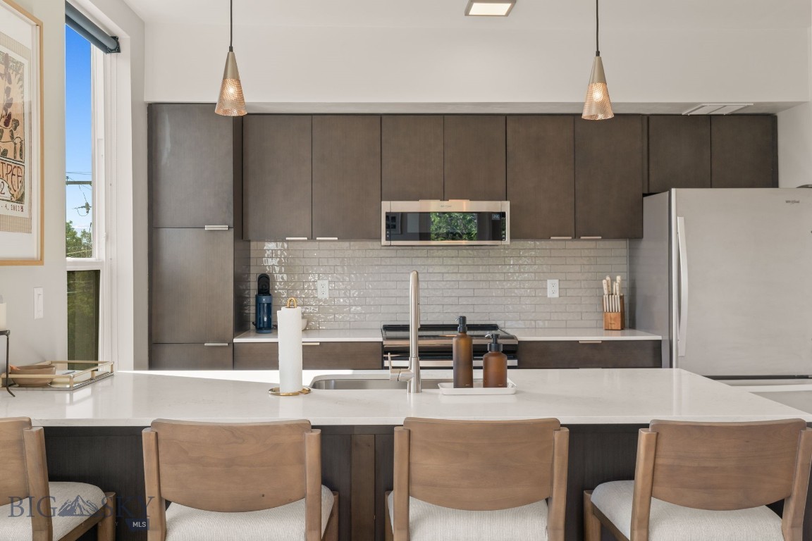 718 W Babcock Street 301