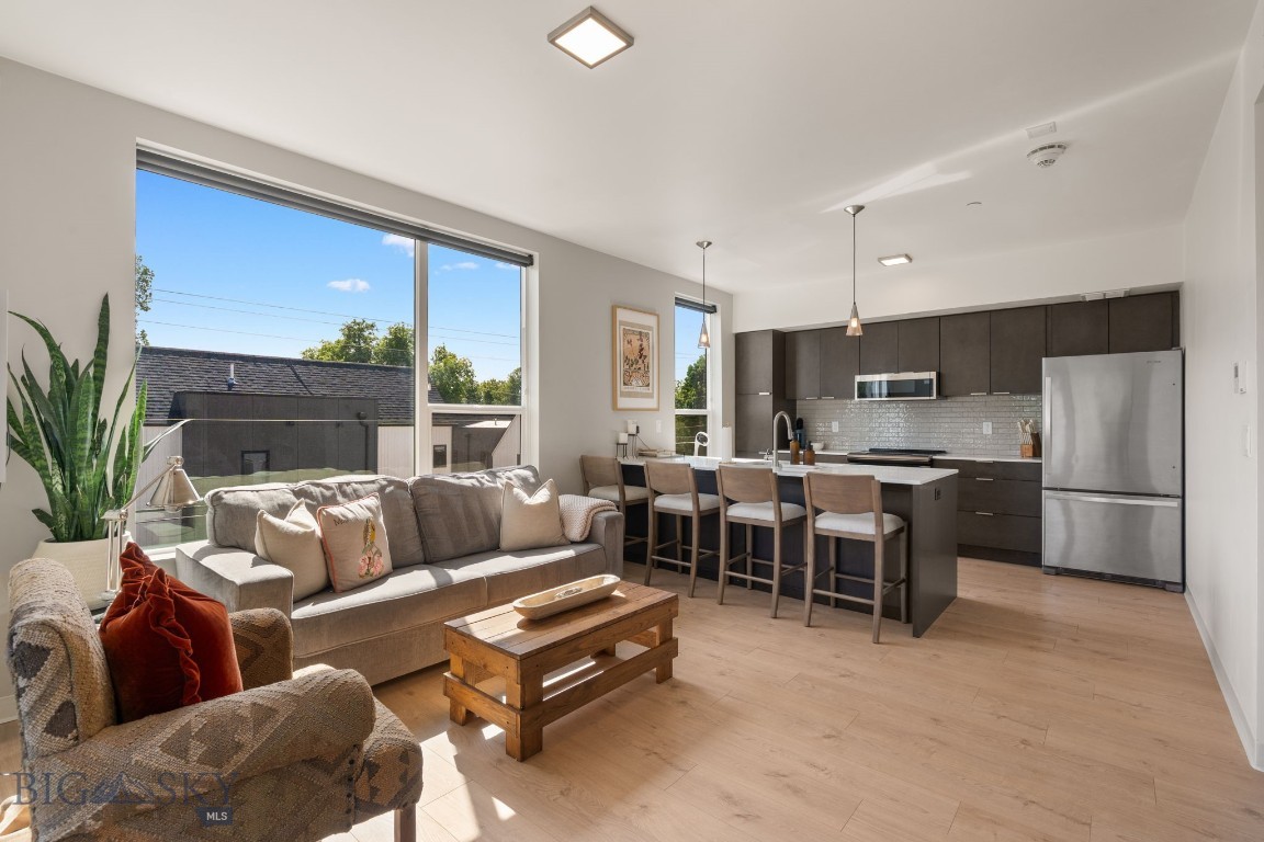 718 W Babcock Street 301