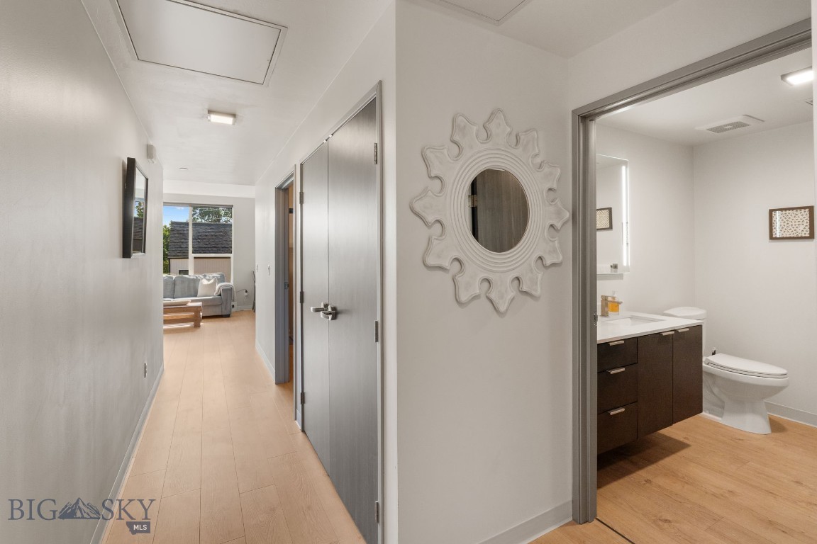 718 W Babcock Street 301