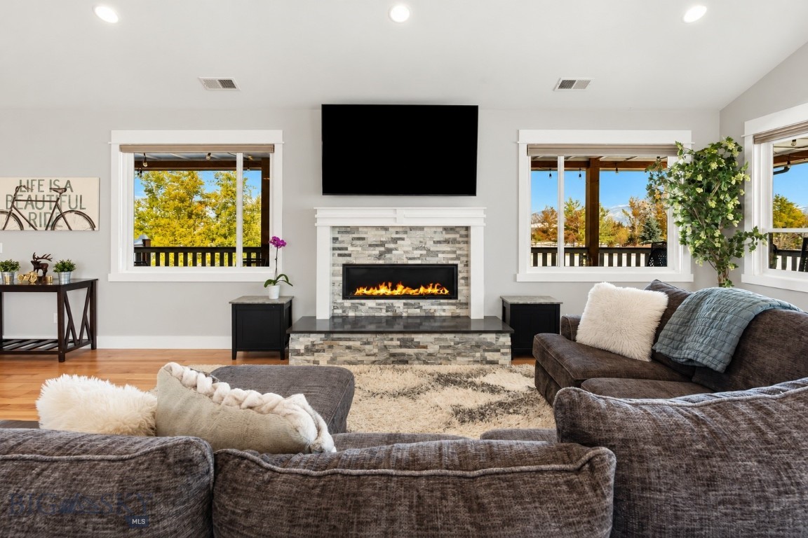 1255 Candlelight Drive