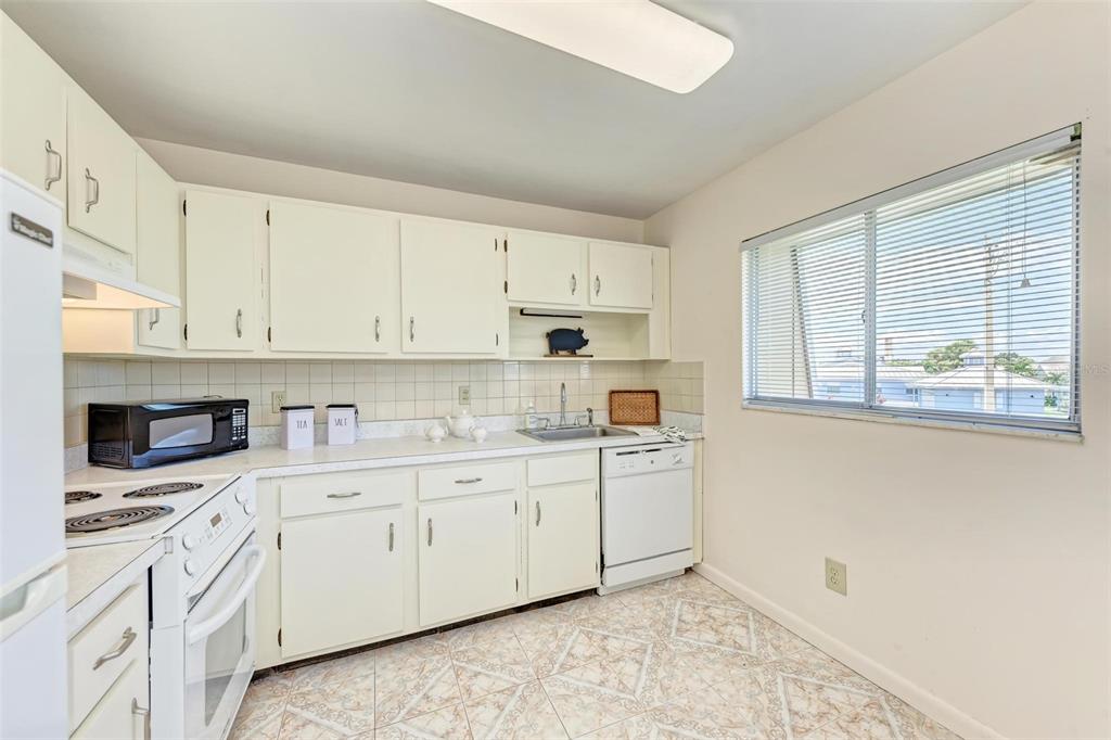 960 APOLLO BEACH BLVD #201