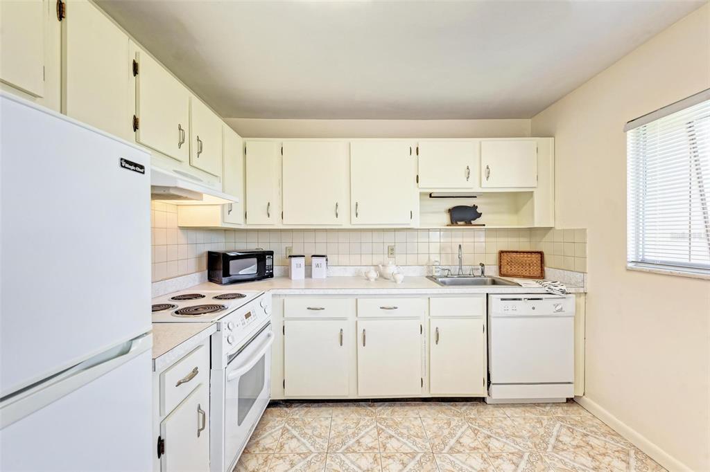 960 APOLLO BEACH BLVD #201