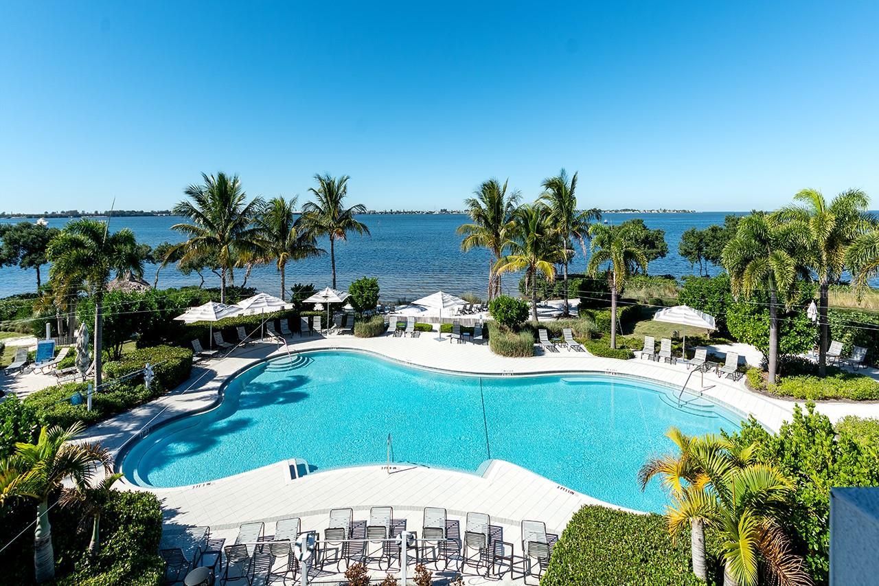 234 SAPPHIRE LAKE DR #202