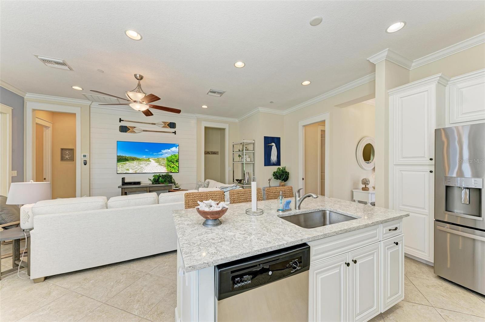 308 SAPPHIRE LAKE DR #101