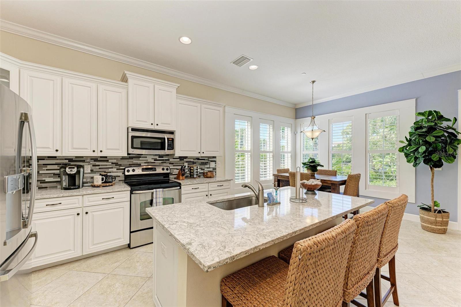 308 SAPPHIRE LAKE DR #101