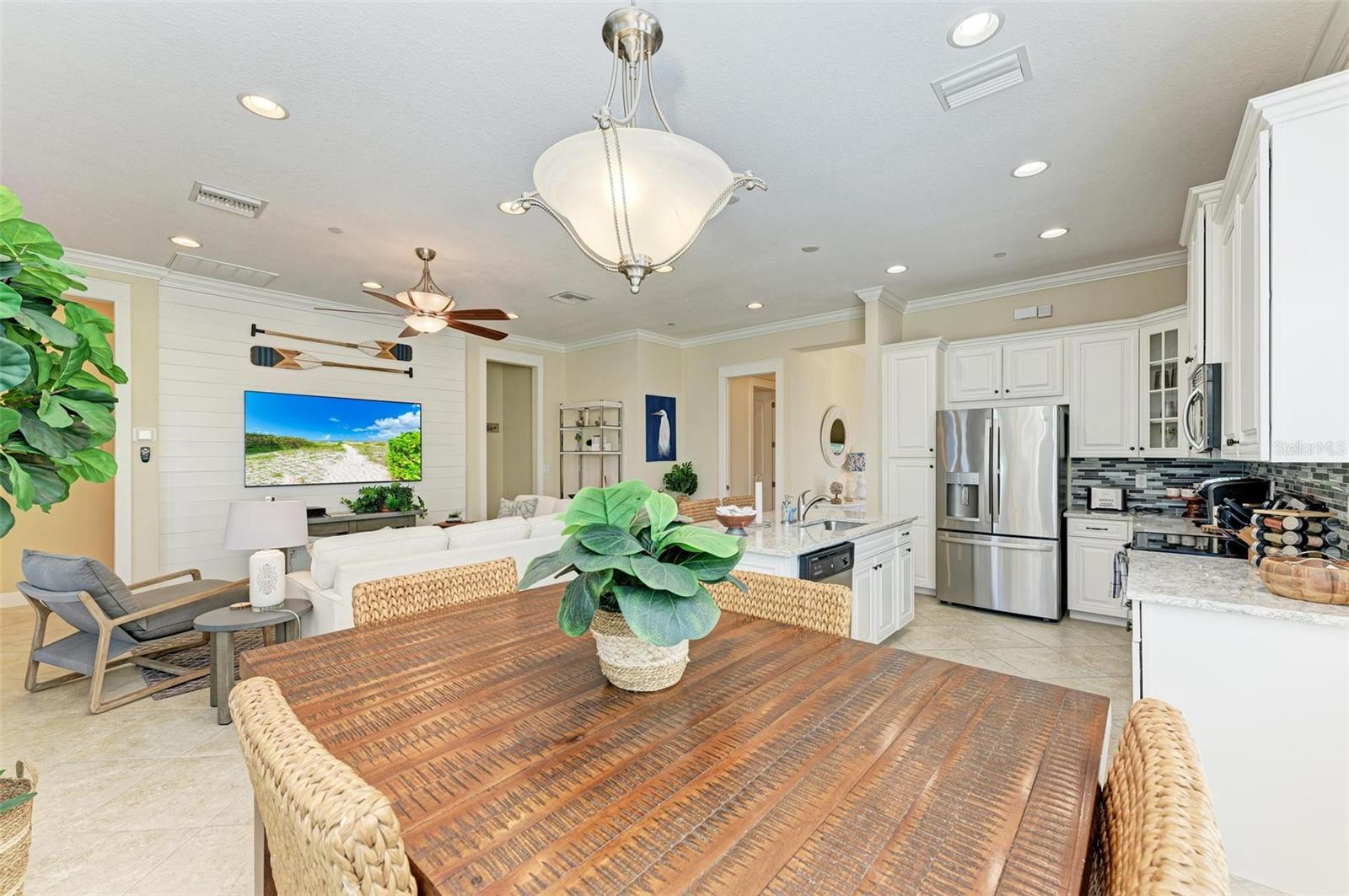 308 SAPPHIRE LAKE DR #101