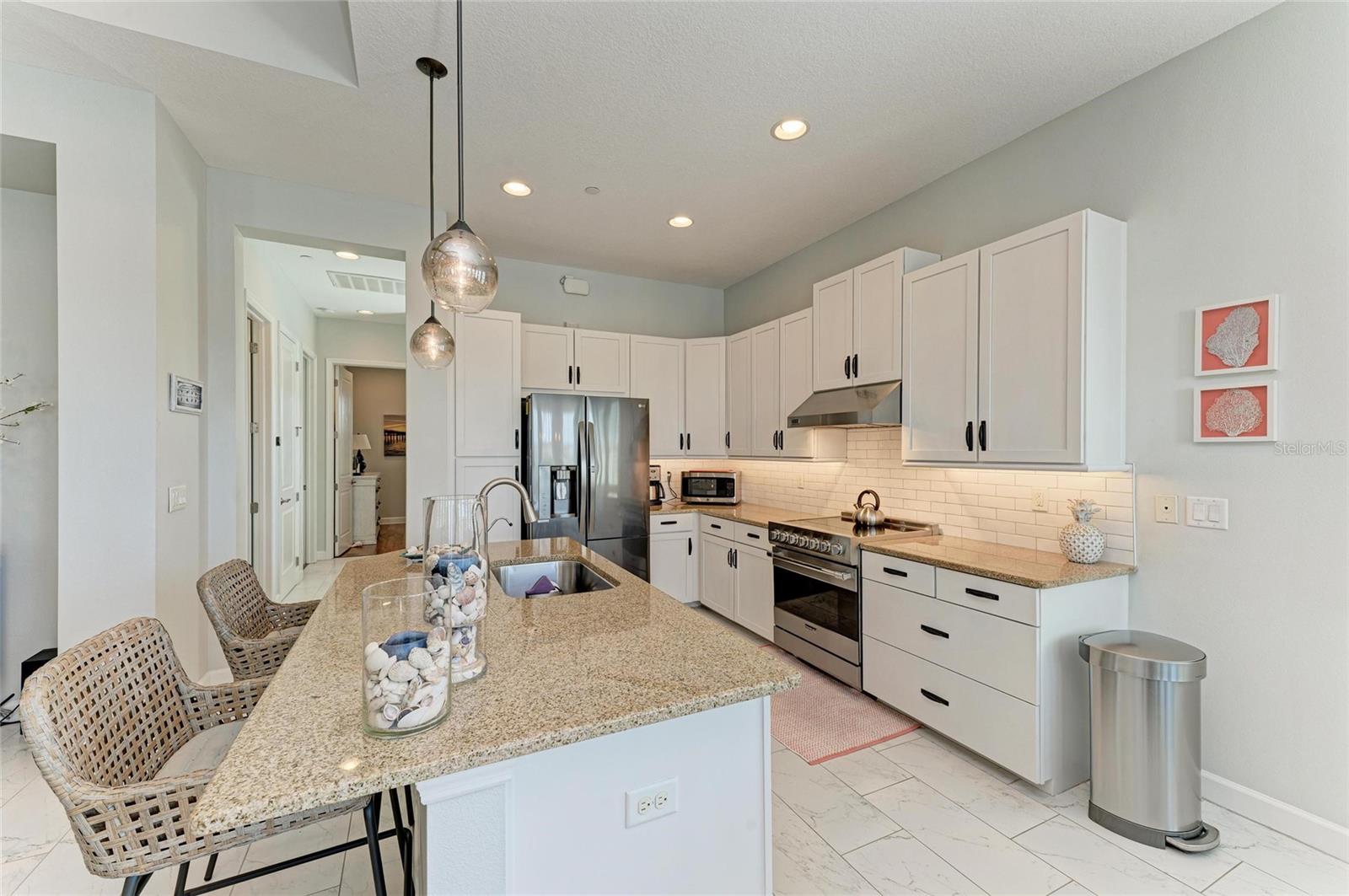 308 SAPPHIRE LAKE DR #202