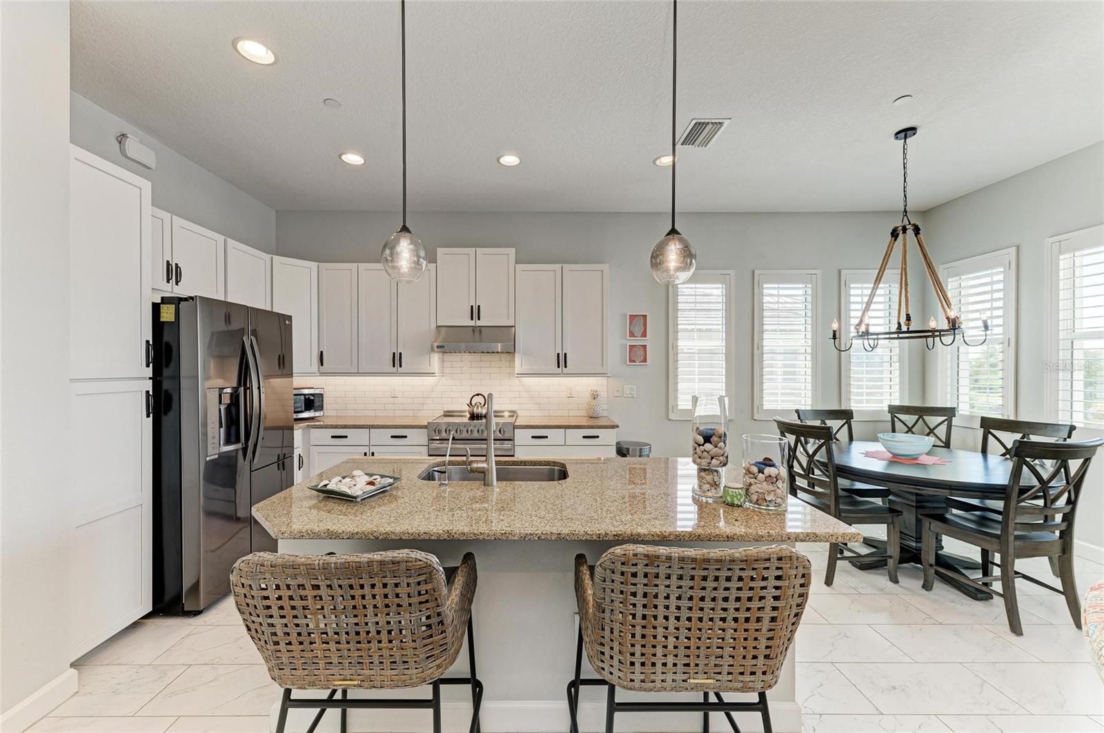 308 SAPPHIRE LAKE DR #202