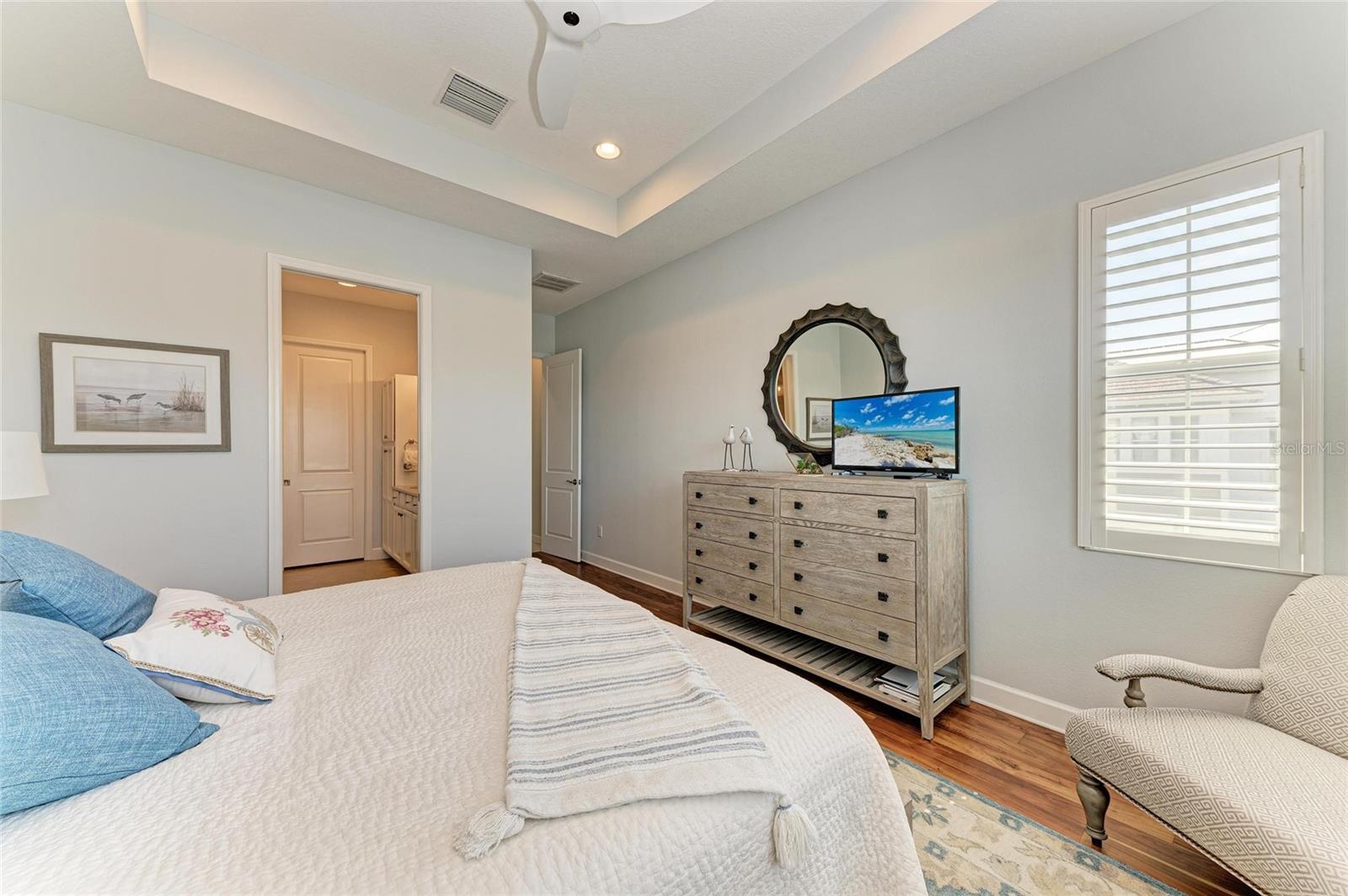 308 SAPPHIRE LAKE DR #202