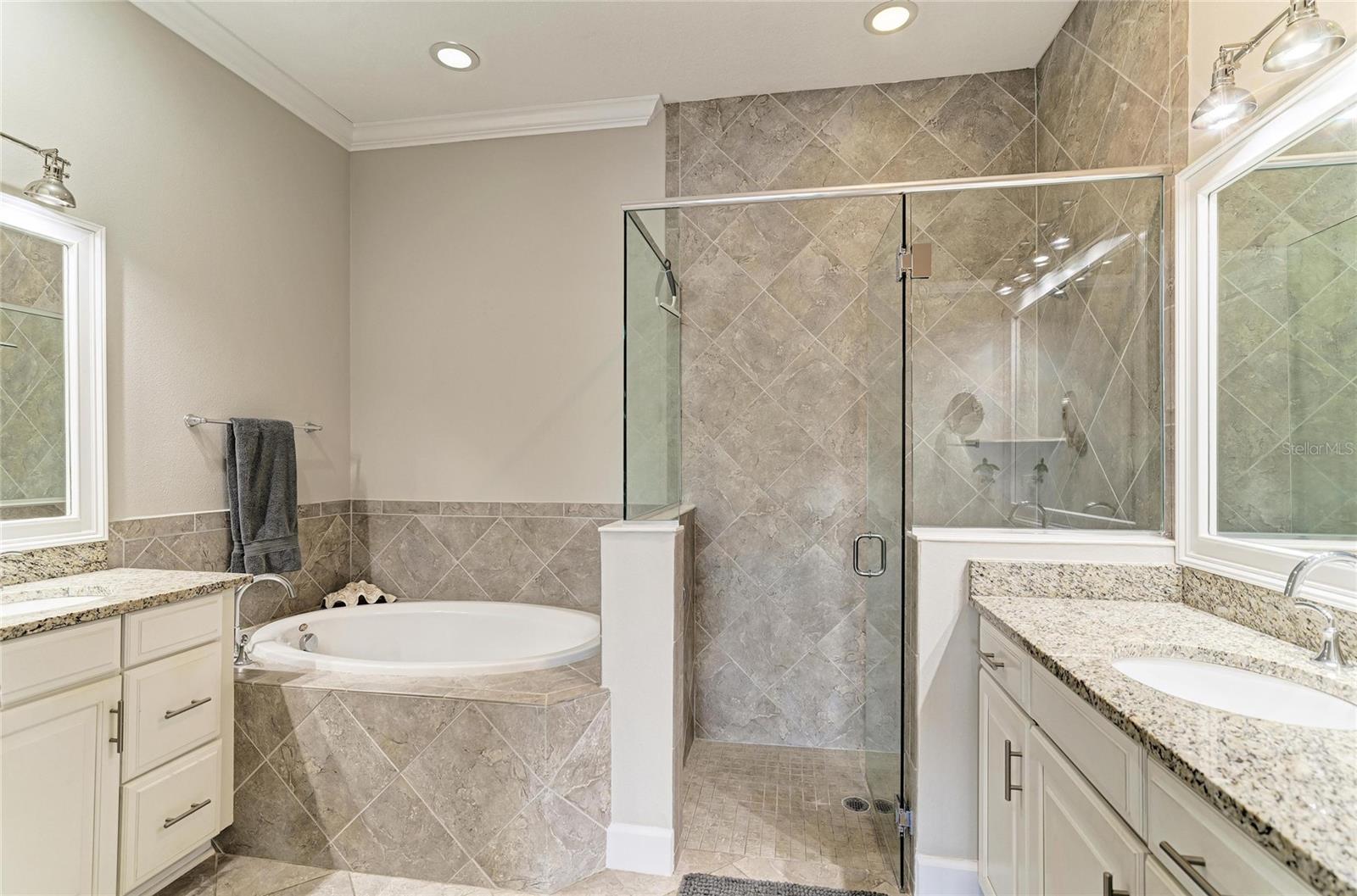 348 SAPPHIRE LAKE DR #101