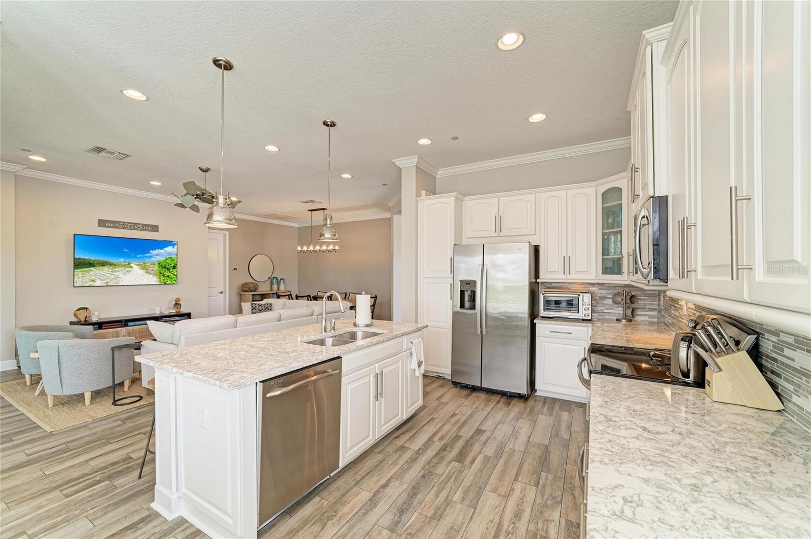 348 SAPPHIRE LAKE DR #101