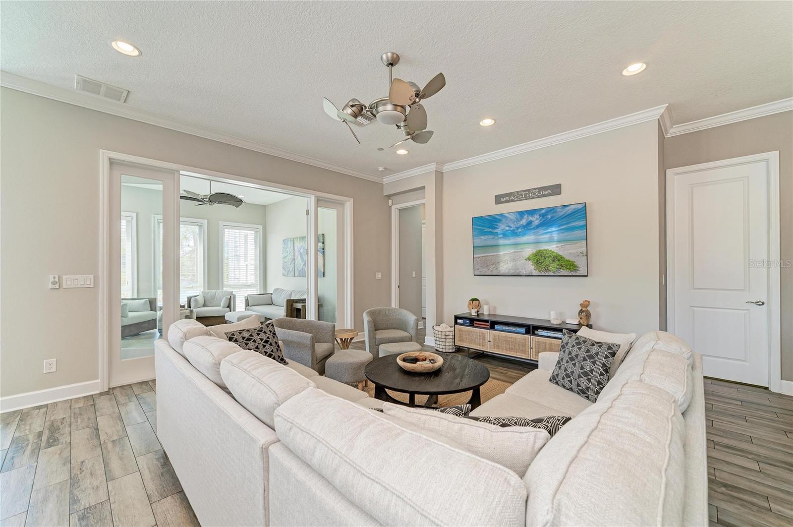 348 SAPPHIRE LAKE DR #101