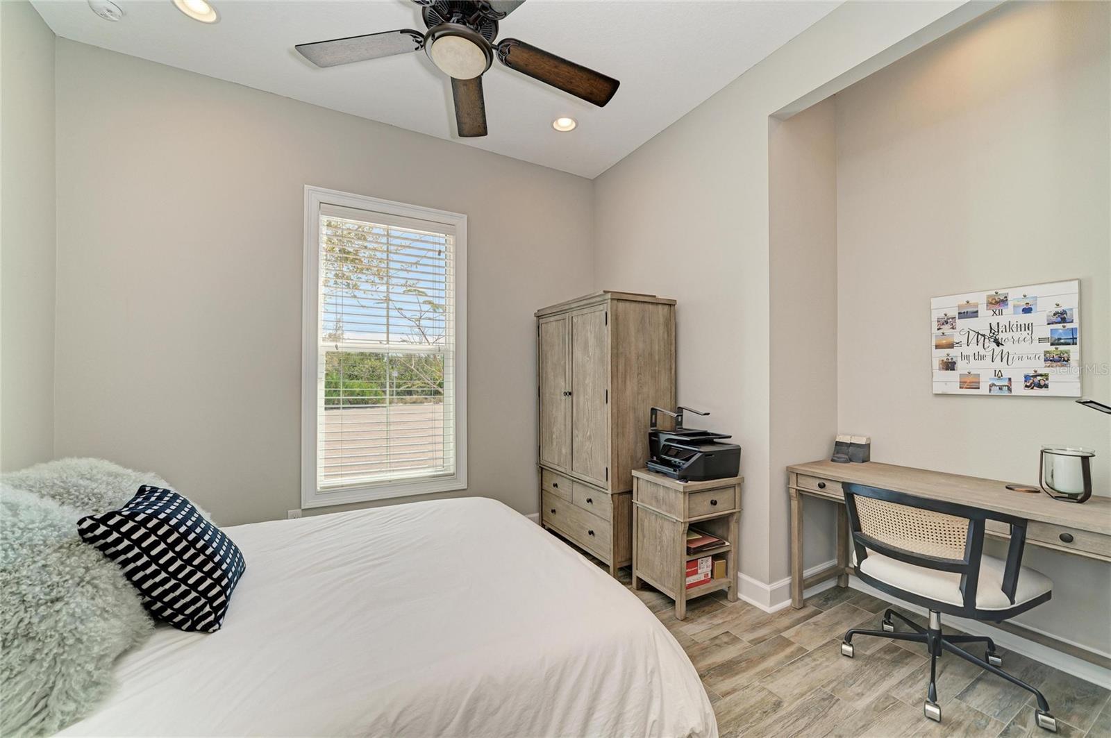 348 SAPPHIRE LAKE DR #101