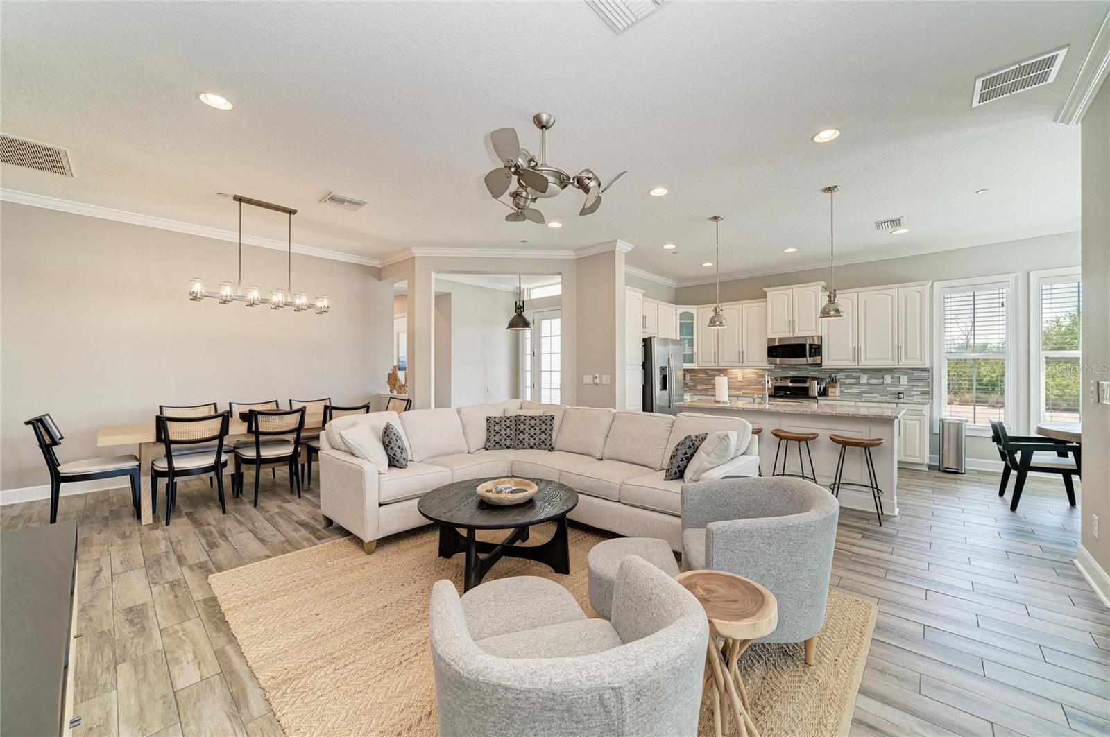 348 SAPPHIRE LAKE DR #101