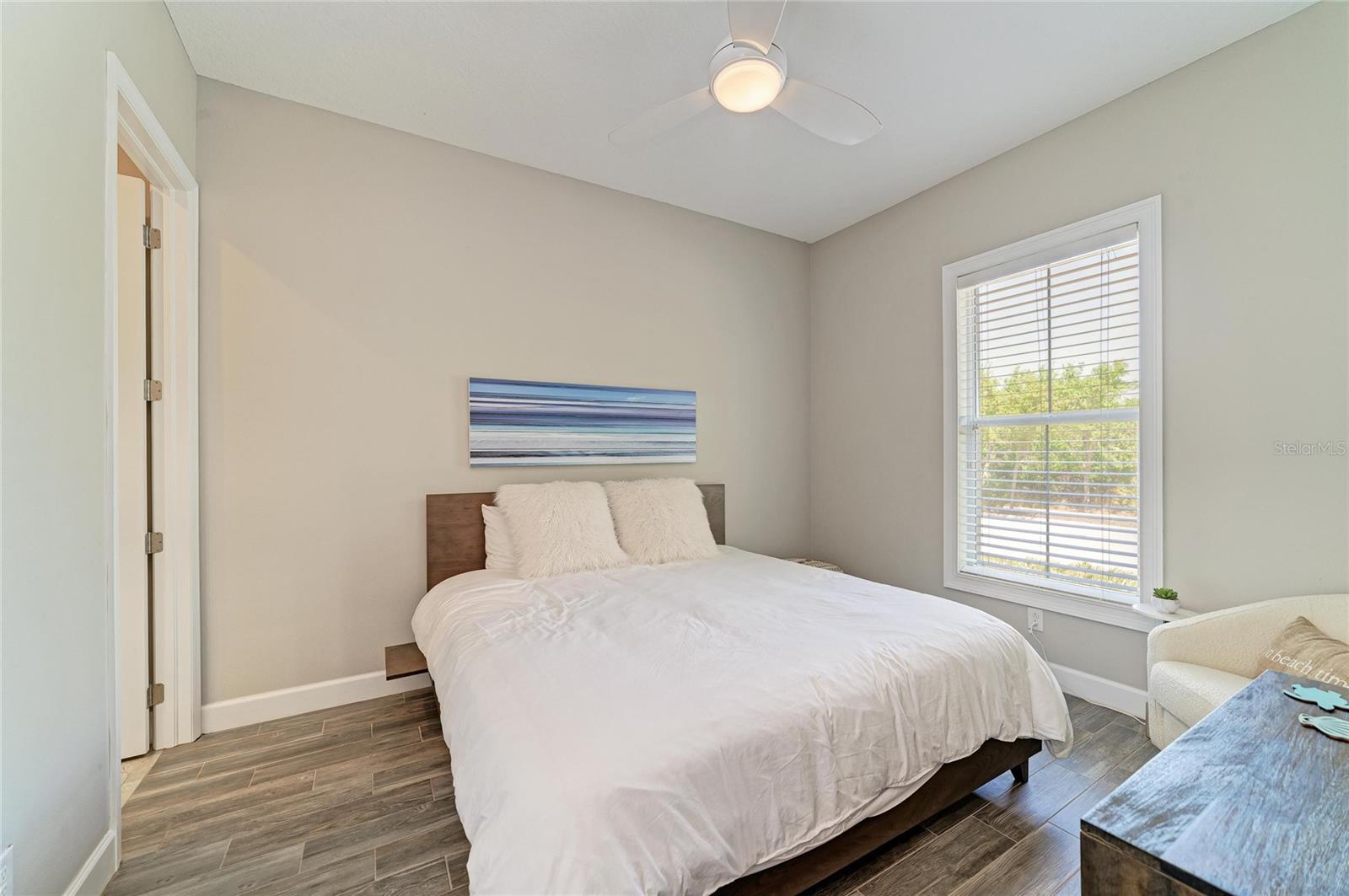 348 SAPPHIRE LAKE DR #101