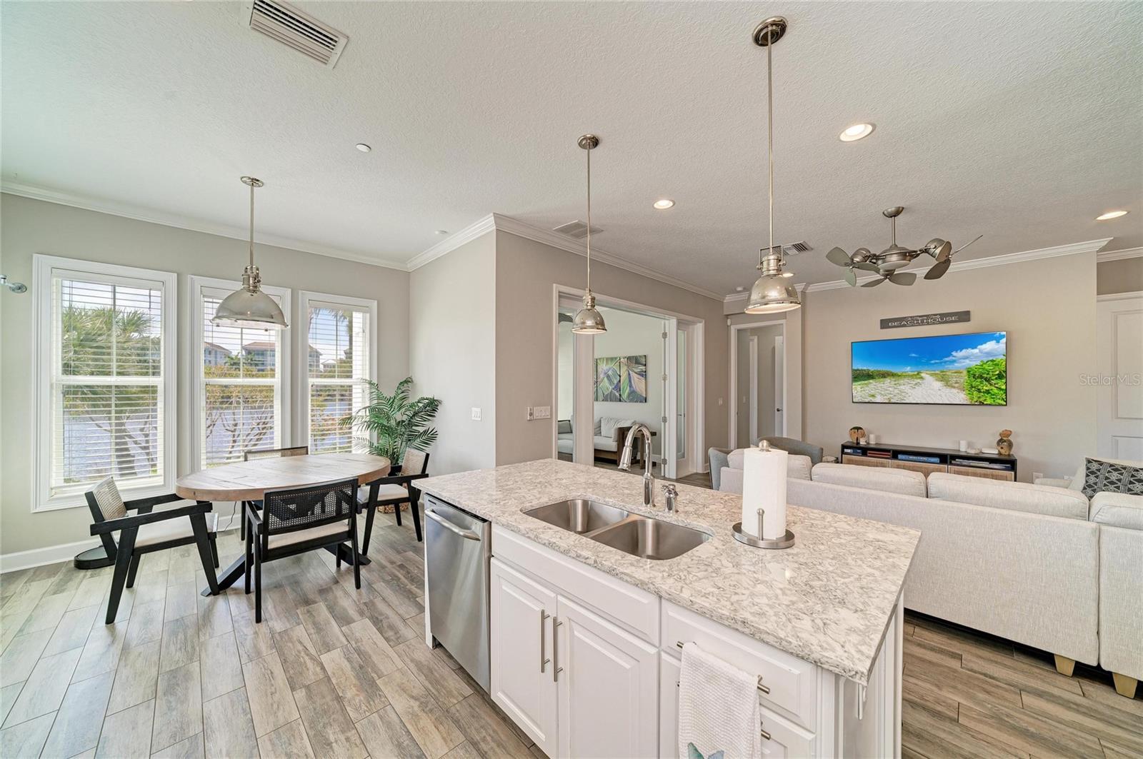 348 SAPPHIRE LAKE DR #101