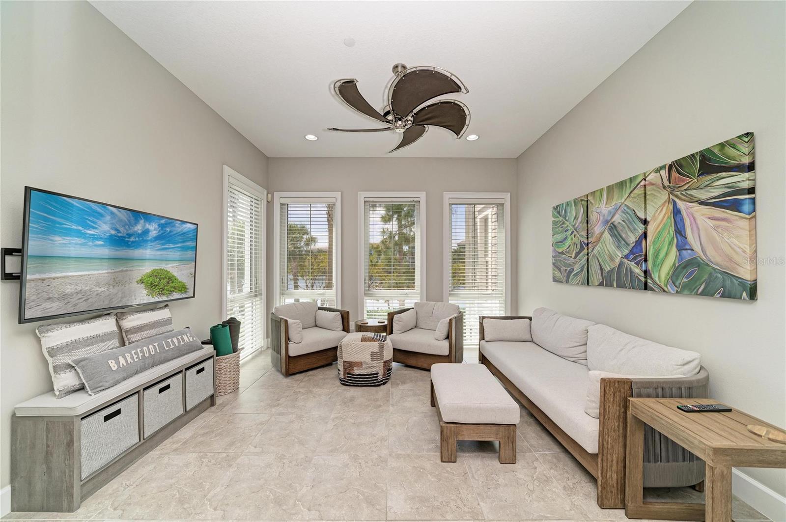 348 SAPPHIRE LAKE DR #101