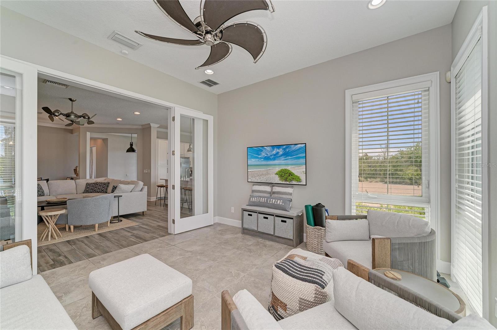 348 SAPPHIRE LAKE DR #101