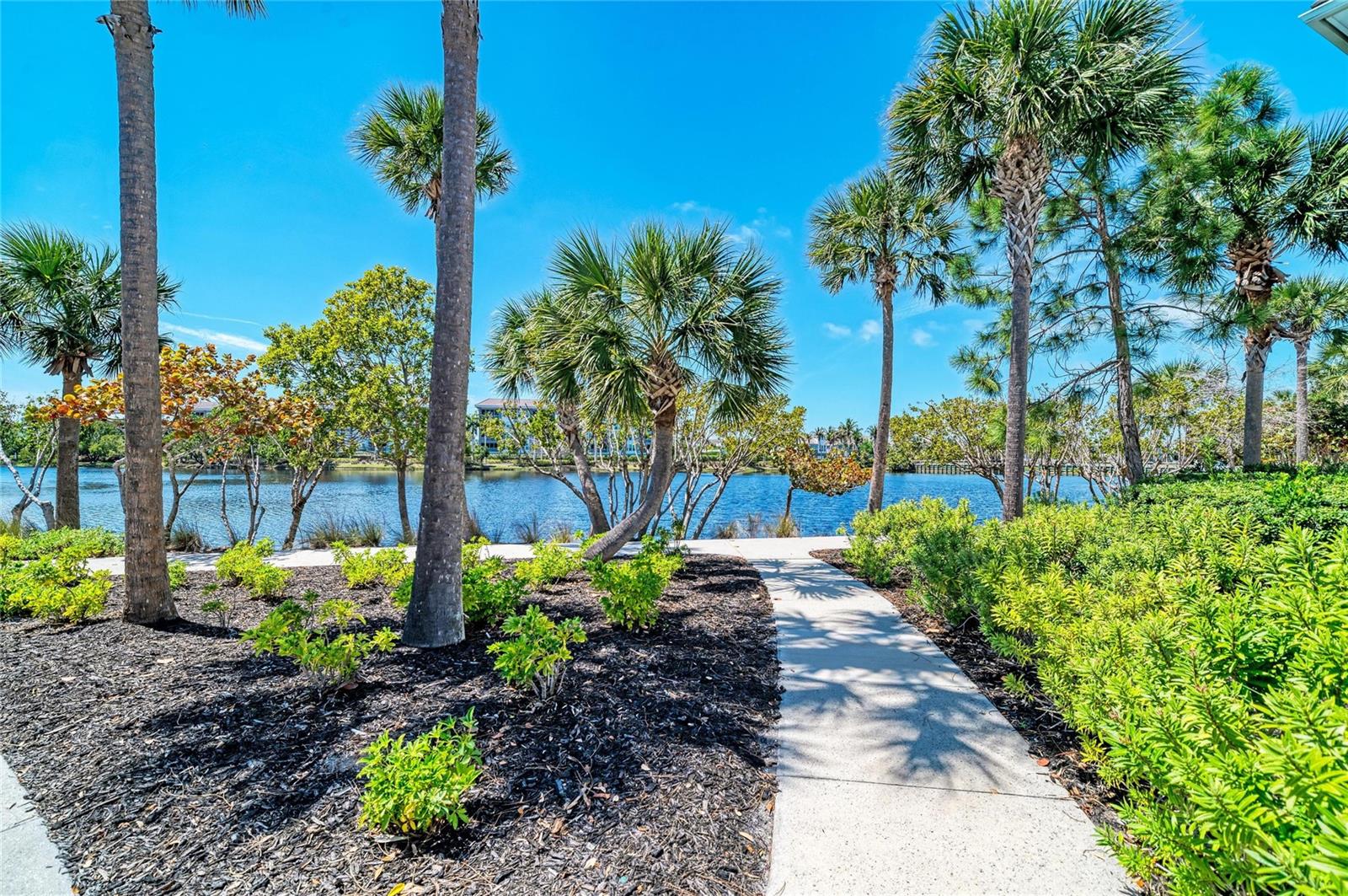 348 SAPPHIRE LAKE DR #101