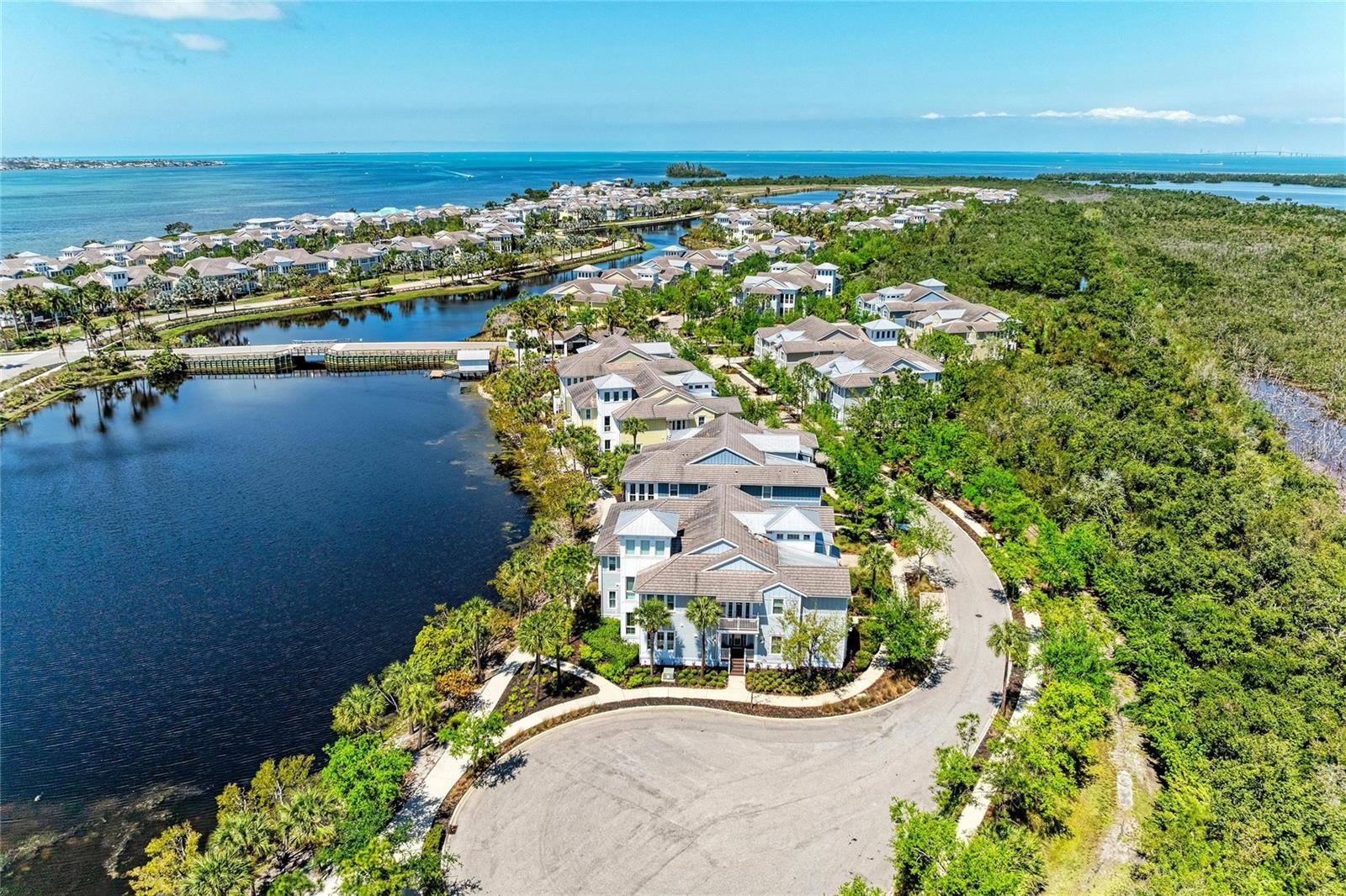 348 SAPPHIRE LAKE DR #101