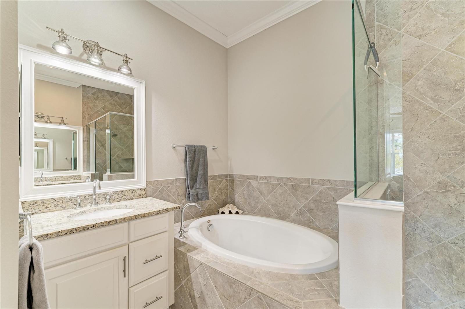 348 SAPPHIRE LAKE DR #101