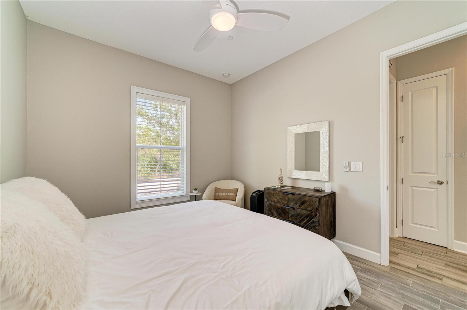 348 SAPPHIRE LAKE DR #101