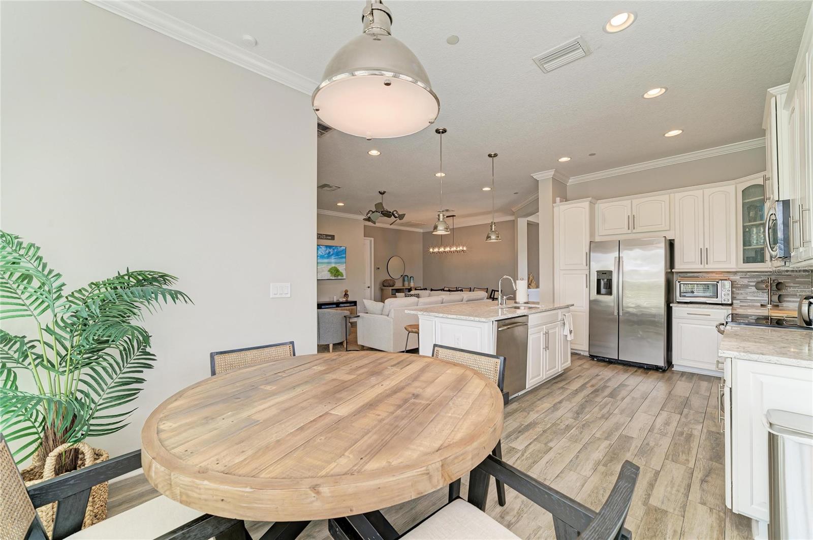 348 SAPPHIRE LAKE DR #101