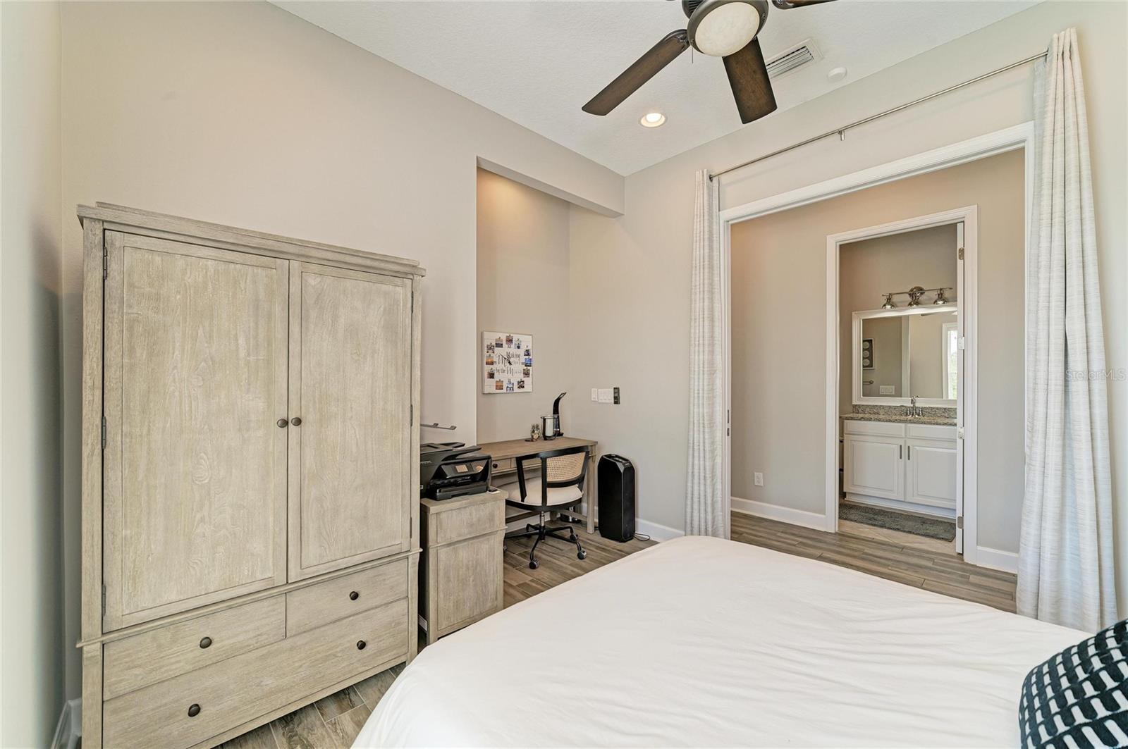 348 SAPPHIRE LAKE DR #101