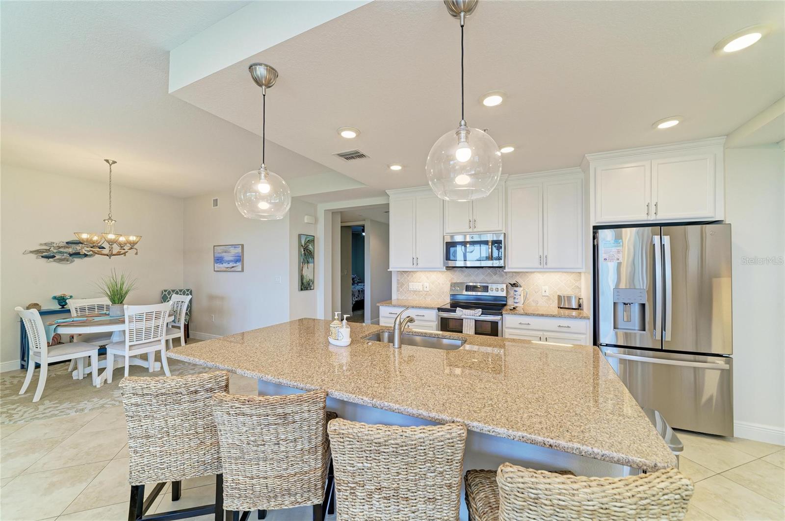 392 ARUBA CIR #102