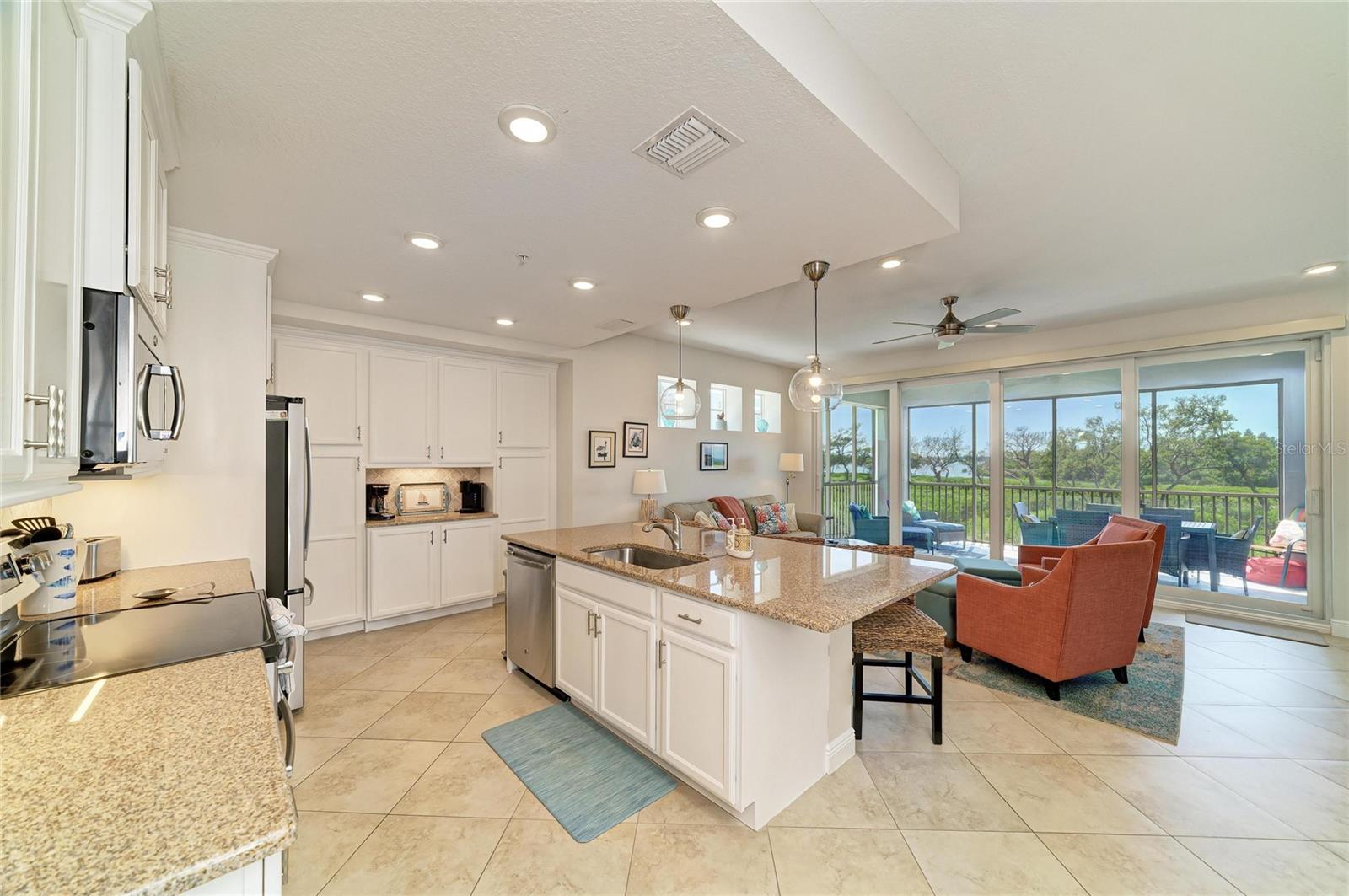 392 ARUBA CIR #102