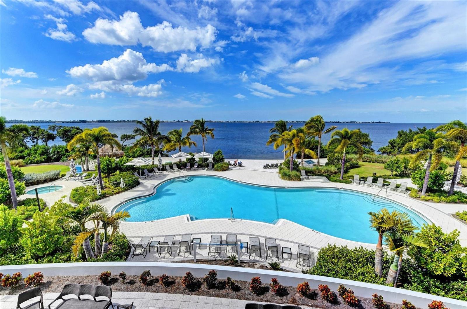 392 ARUBA CIR #102