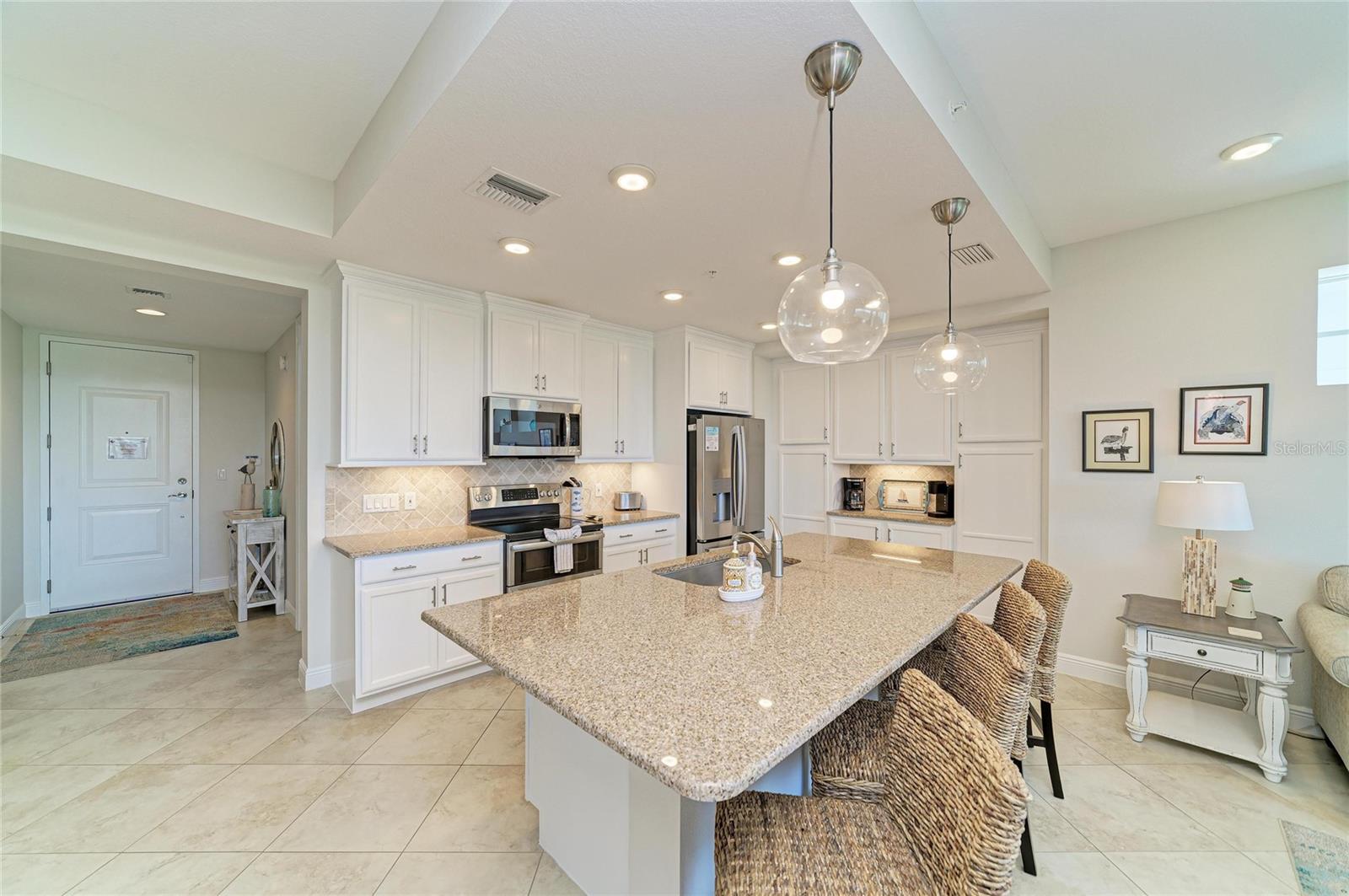 392 ARUBA CIR #102