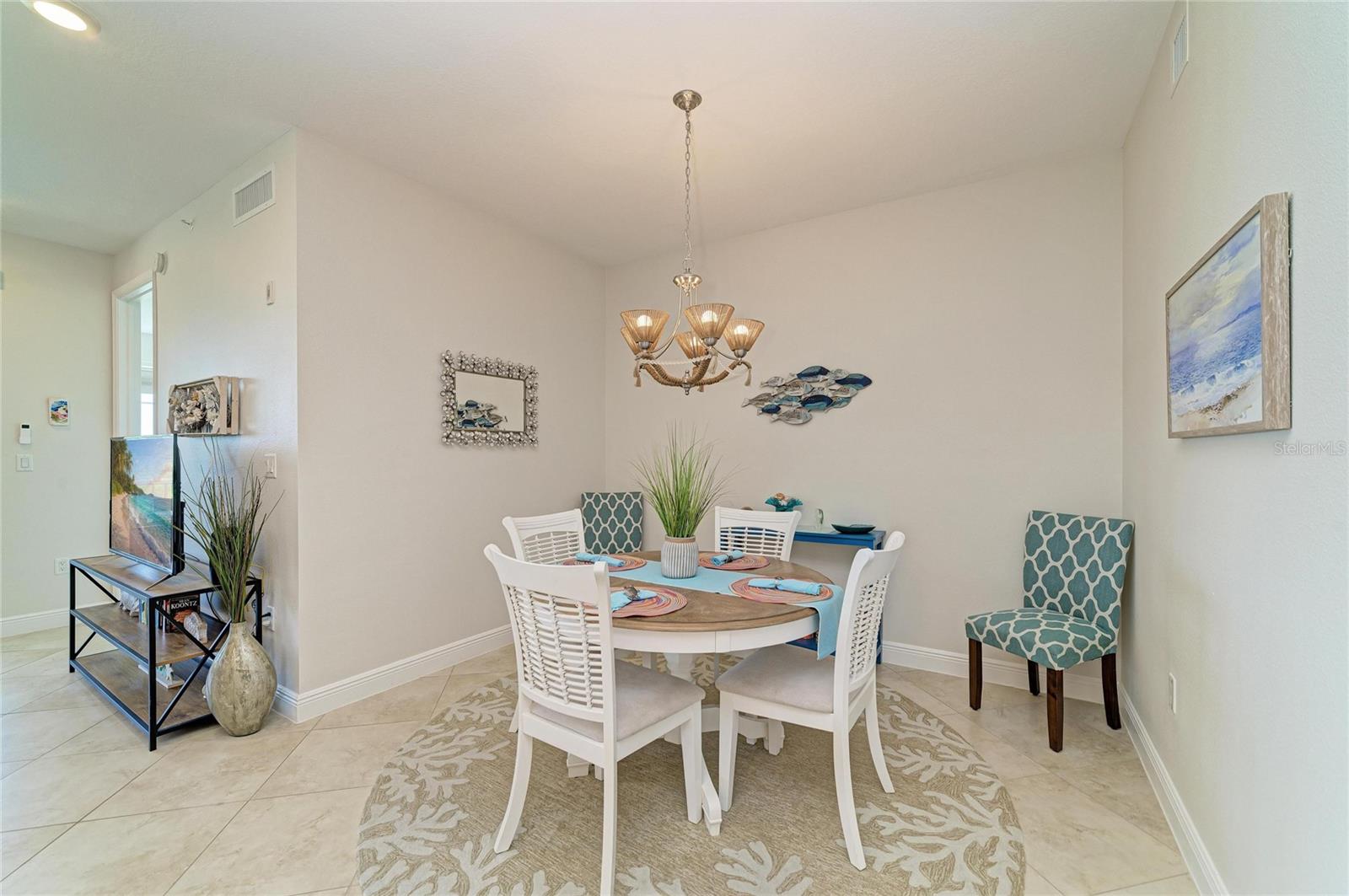 392 ARUBA CIR #102