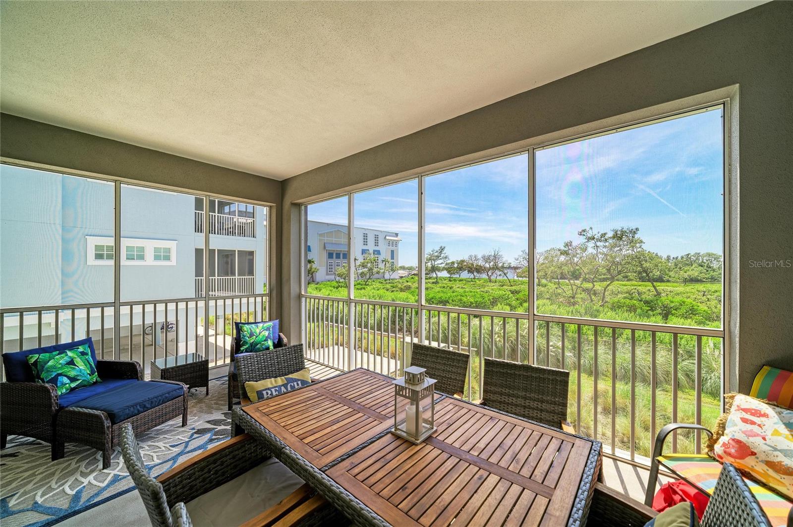 392 ARUBA CIR #102
