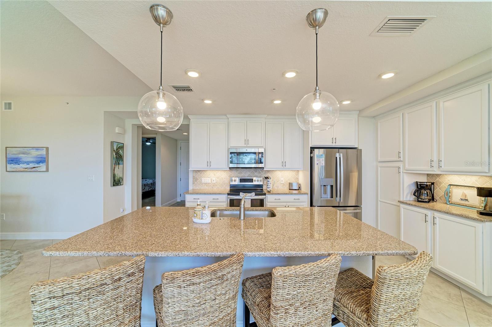 392 ARUBA CIR #102