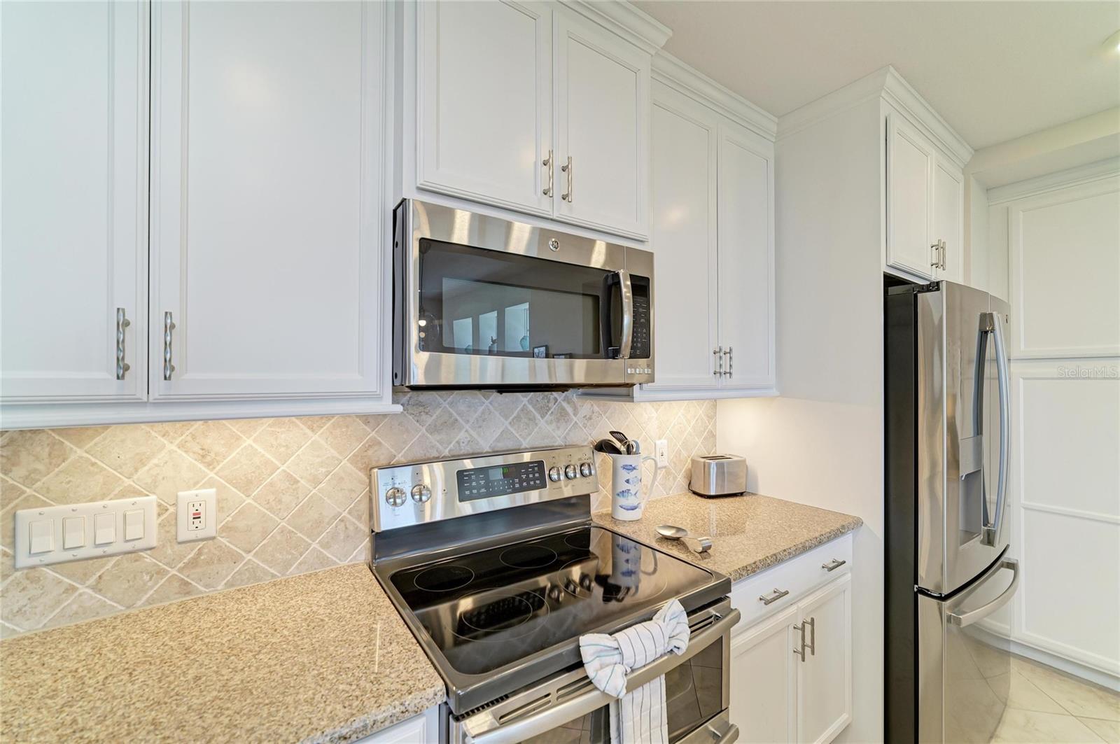 392 ARUBA CIR #102