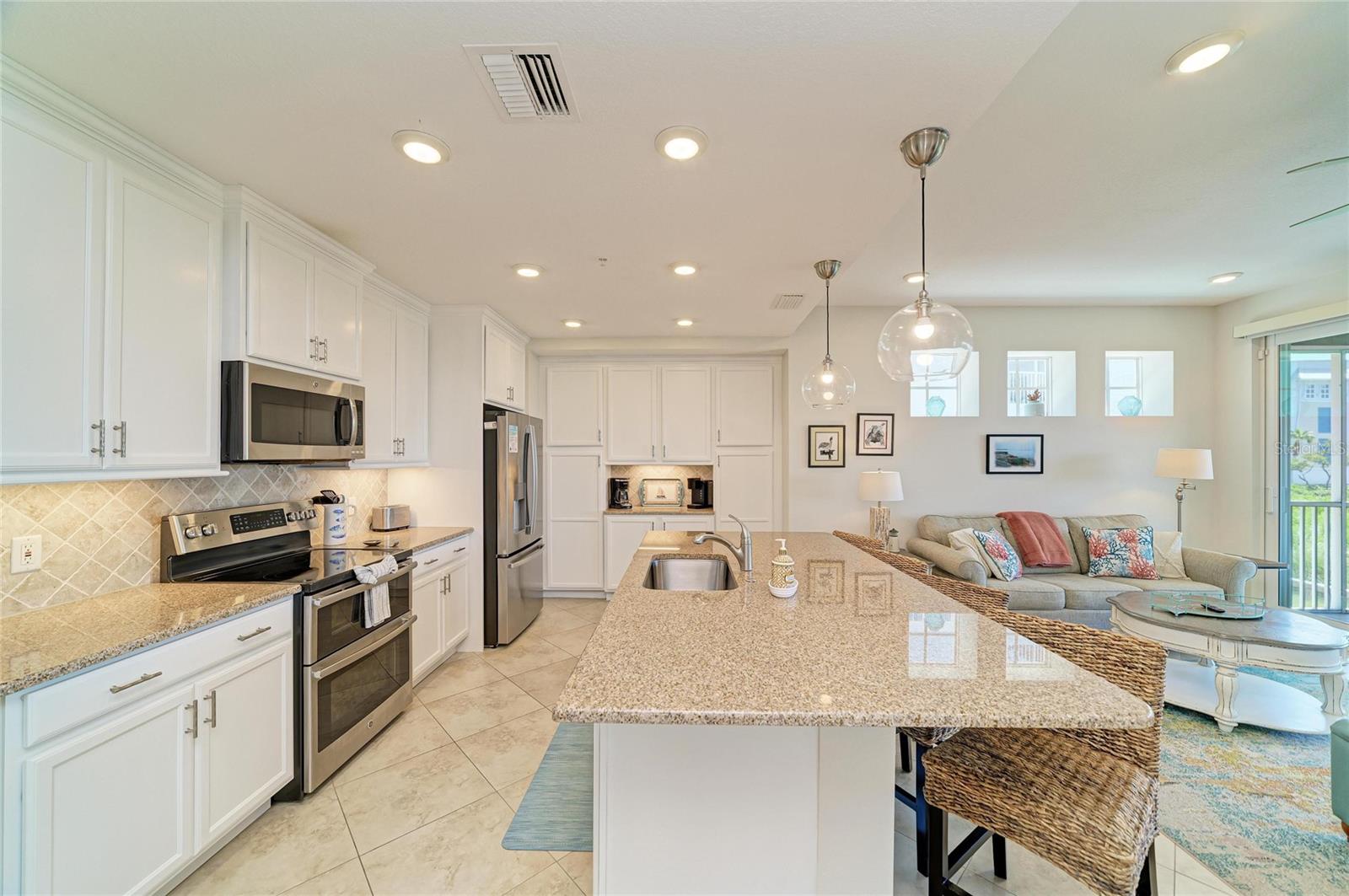 392 ARUBA CIR #102