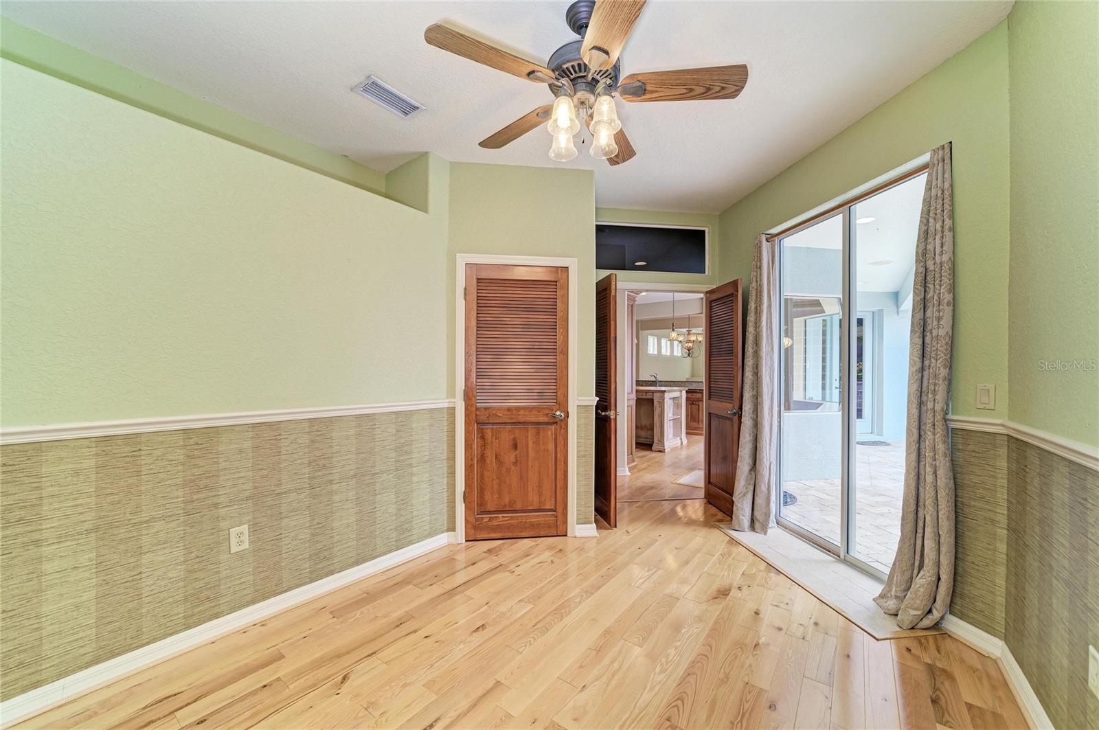 5811 30TH CT E